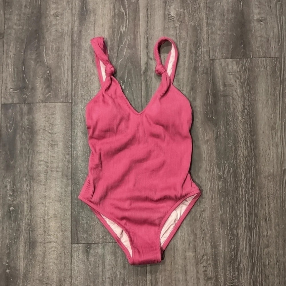 *NWOT* Mae One Piece Swimsuit - Picture 3 of 7